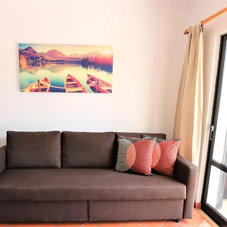 Oliver Apartment