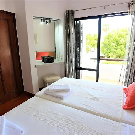Oliver Apartment *